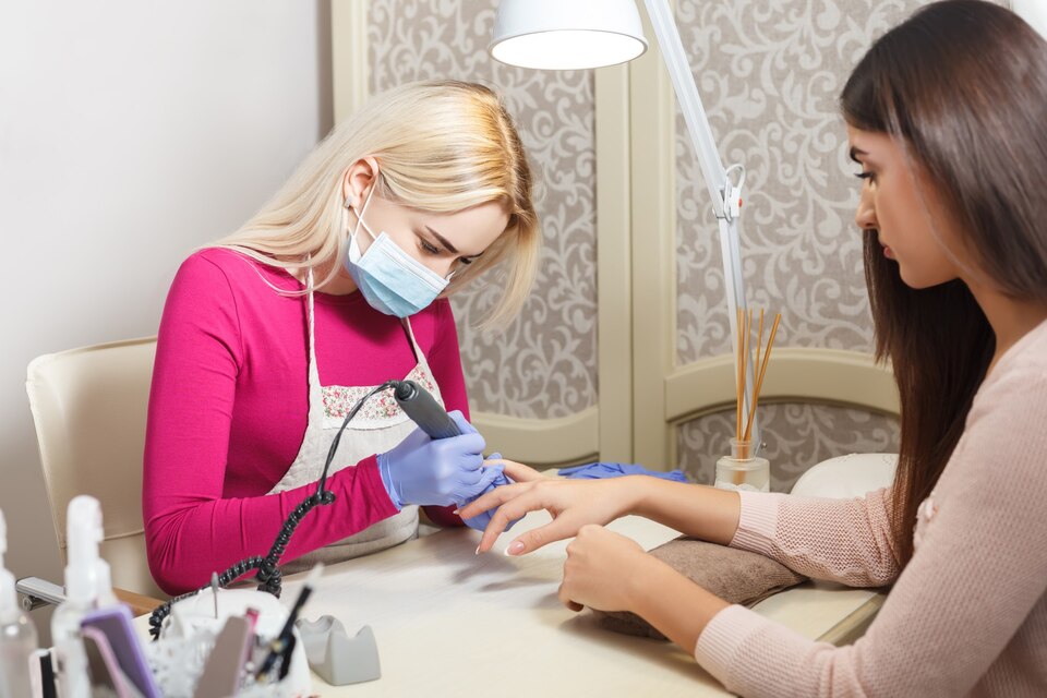 Yunusemre Manikürcü